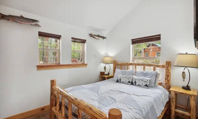 Lakeside Cabin | Whispering Pines, Flathead Lake Rental Cabins