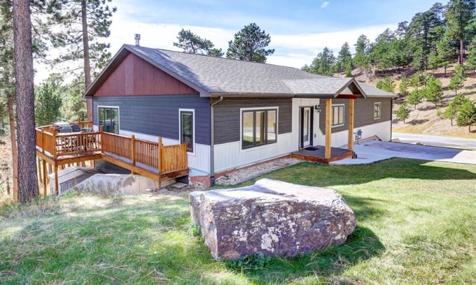 Deadwood House | Whispering Pines Retreat - beautiful new cabin