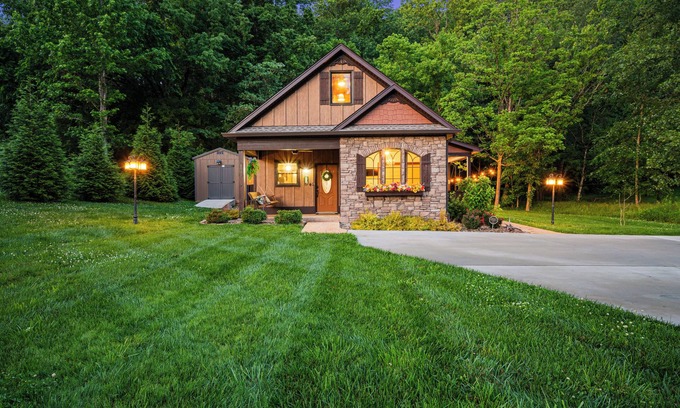 Cookeville Cottage | Whispering Springs cottage near Cummins Falls, TN Tech, and Salt Box Inn