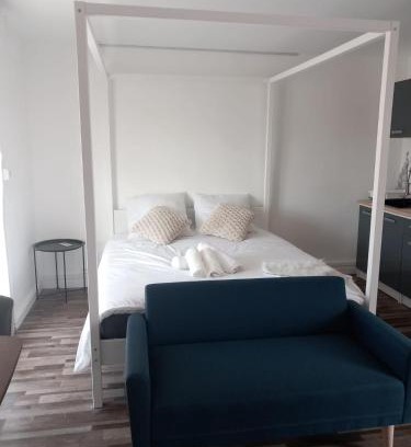 Saint-Paul-de-Fenouillet Apartment | White and Cotton Suite