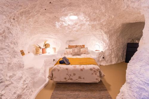 White Cliffs House | White Cliffs Accommodation -Daybreak Dugout - Unique Cave House