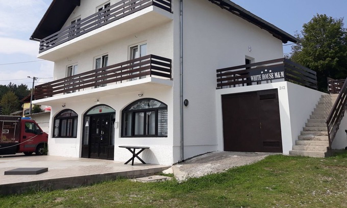 Grabovac House | White House M&M