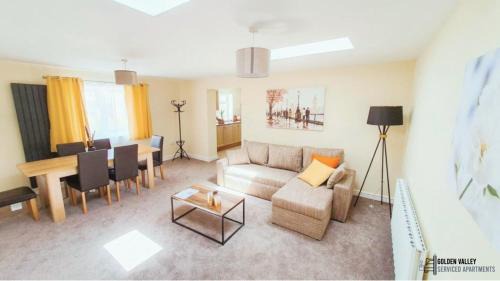 Stroud Apartment | White Jasmine In Stroud