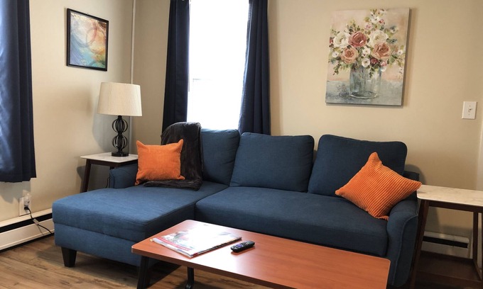 Berlin Apartment | WHITE MOUNTAINS RENOVATED 1 BEDROOM on Ground Floor