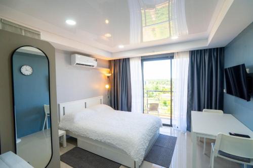 Mai Khao Apartment | White Room