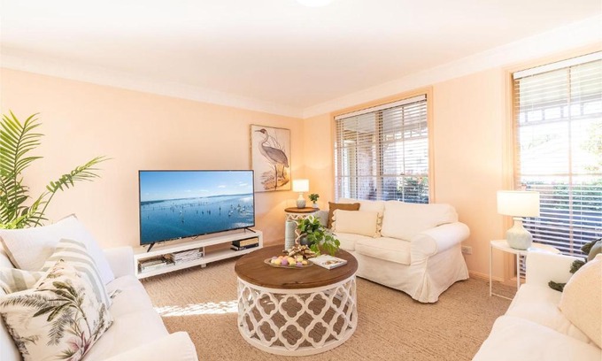 Fingal Bay House | White Sands, 14 Whitesands Road - Pet Friendly & Air Con