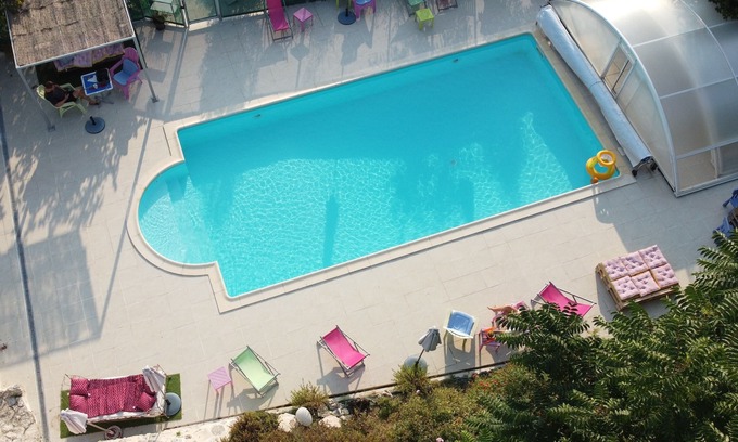 Fargues Cottage | white stone cottage very well restored, surrounded by nature, with swimming pool