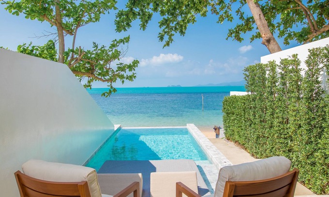 Bang Po Hotel | White Whale Beachfront Pool Villa