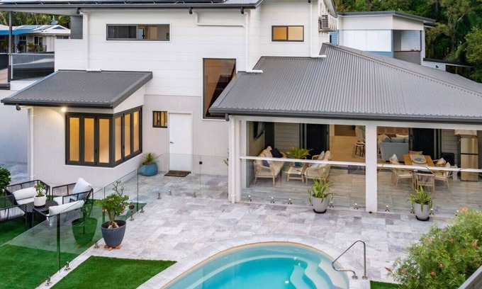 Agnes Water House | Whitehaven - 4 BR w Pool - 2 Mins to Beach