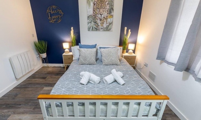 Whitehaven Apartment | Whitehaven Retreat | Sleeps 2 | Cosy Escape