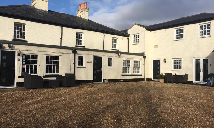 St Neots House | Whitehouse Cottage - Great Paxton