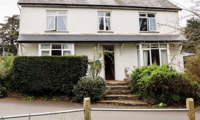 Bicknoller Cottage | WHITES MEADOW, pet friendly, character holiday cottage in Bicknoller