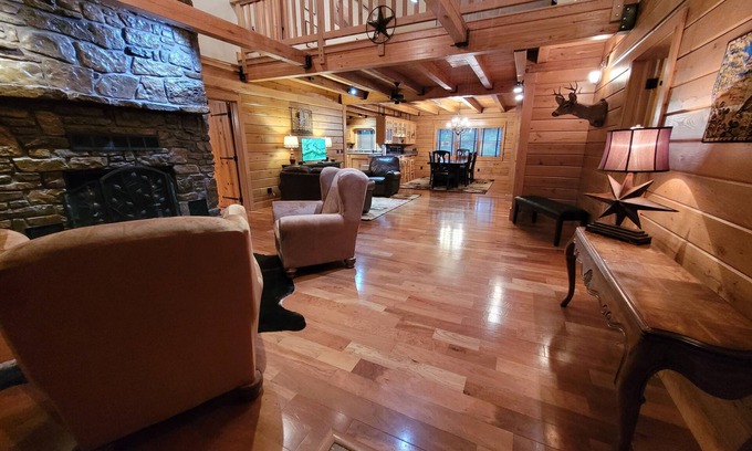 Rogers Cabin | Whitetail Cabin - fireplace, theater room, Wifi!, Family-Sized Log Cabin at Beaver Lake w Forest Vie