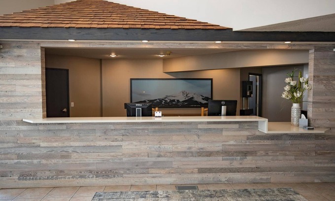 Big Sky Hotel | Whitewater Inn