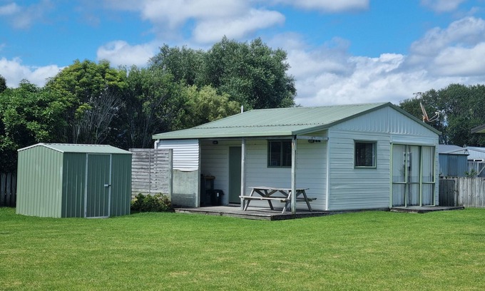 Whitianga House | Whiti Beach Cottage- family and pet friendly