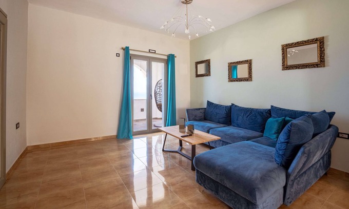 Vourvoulos Apartment | Whole appartment with 3 bedrooms in Vourvoulos-10mins away from Fira by driving!