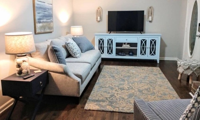 Garner House | Whole House: 3-Bed/2-Bath/Pet Friendly/Robins Nest