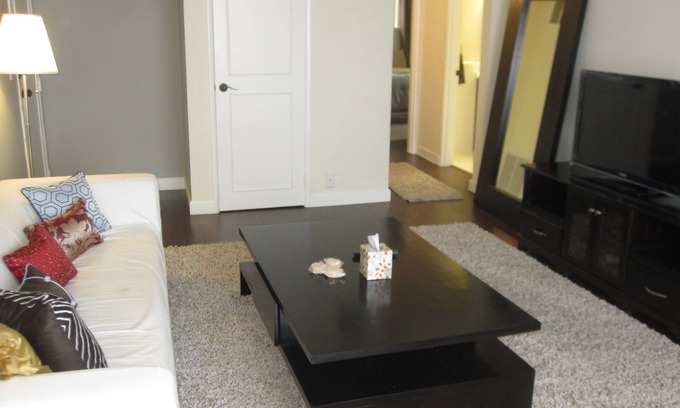 Beverly Hills Apartment | Wholefoods and Rodeo are next door!