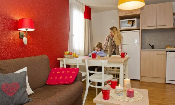 Montchavin Apartment | Wifi, 100m from resort center, view mountain, parking, tv, ski locker, 258-28m²