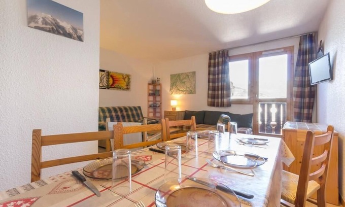 Montchavin Apartment | Wifi, 150m from ski slopes, 1st floor, balcony, tv, ski locker, 40m², Montchavin La Plagne
