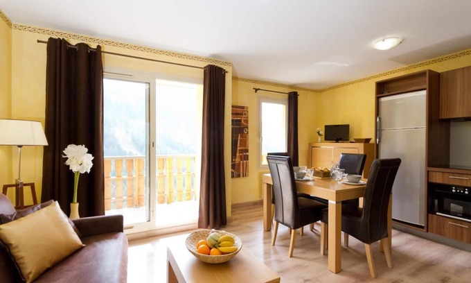 Isola Apartment | Wifi, 200m from ski slopes, fitness, tv, ski locker, 48-53m², Isola 2000