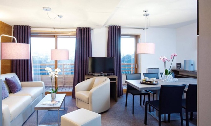 Bergers Apartment | Wifi, 250m from ski lifts, fitness, swimming pool, hammam, balcony, tv, 55m², Alpe d'Huez