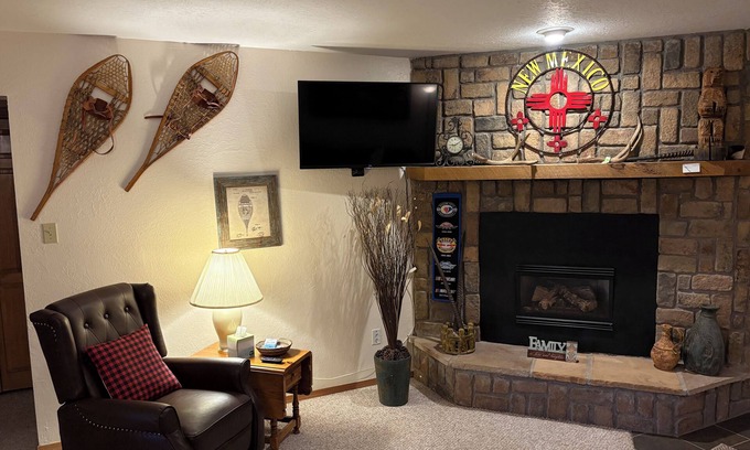 Angel Fire Condo | WiFi.Clean & Updated 2 Bedroom, 2 Bath w/Smart TV’s, travel locker