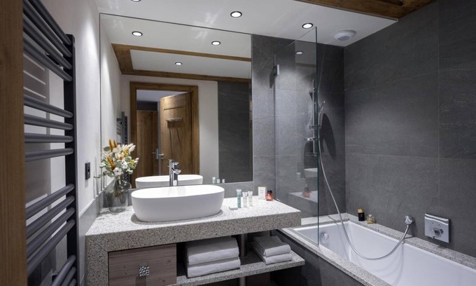 Les Contamines-Montjoie Apartment | Wifi, fitness, swimming pool, sauna, hammam, balcony, parking, tv, ski locker, 54m²