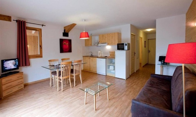 Orelle Apartment | Wifi, fitness, swimming pool, sauna, hammam, terrace, balcony, parking, tv, ski locker, 27-28m²