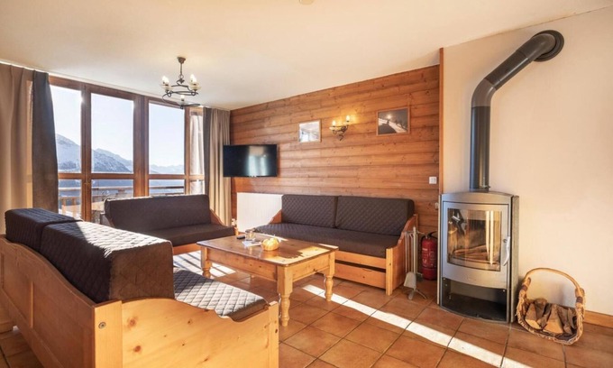 Les Eucherts Apartment | Wifi, ski-in/ski-out & foot of the slopes, swimming pool, sauna, hammam, balcony, fireplace or stove