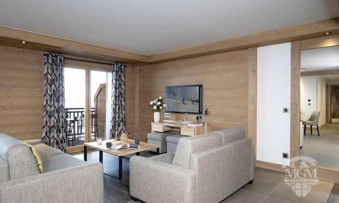 Les Eucherts Apartment | Wifi, ski-in/ski-out & foot of the slopes, fitness, swimming pool, balcony, parking, tv, ski locker