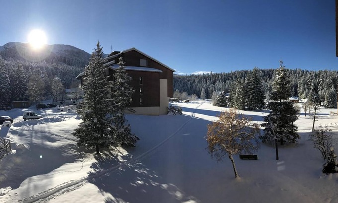 Correncon-en-Vercors Apartment | Wifi, ski-in/ski-out & foot of the slopes, 2nd floor, balcony, tv, ski locker, 48m², Villard de Lans