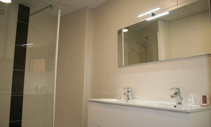 Pralognan-la-Vanoise Hotel | Wifi, ski-in/ski-out & foot of the slopes, balcony, tv, 25m², Pralognan-la-Vanoise