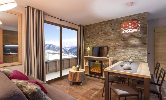 Les Boisses Apartment | Wifi, ski-in/ski-out & foot of the slopes, fitness, swimming pool, balcony, tv, ski locker, 75-80m²