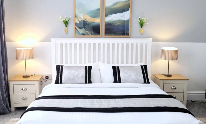 Wigan Apartment | Wigan Central Comfort | Amazing Family Apartment + Free Parking | 6 Guests