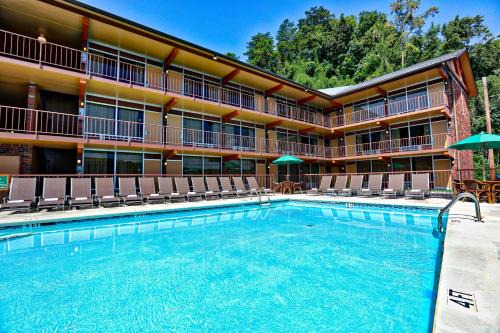 Gatlinburg - Pigeon Forge Hotel | Wild Bear Inn