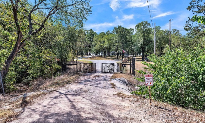 Kingston Apartment | Wild Horses - 1 Bedroom Hotel Room by The Lodges at Fossil Creek