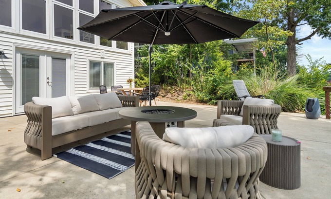 Marion House | Wild Sun Retreat- Waterfront, firepit, Kayak, lily pad, pet friendly with fee