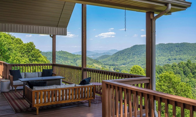 Maggie Valley Cabin | Wildflower Cabin in Maggie Valley