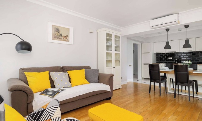 Pradnik Czerwony Apartment | Wileńska 4 | Kraków | Air Conditioned Apartment | Parking | Remote Work | Bathtu