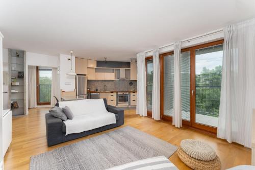 Zakrzowek Apartment | Wilga Park Homely Apartment by BookingHost