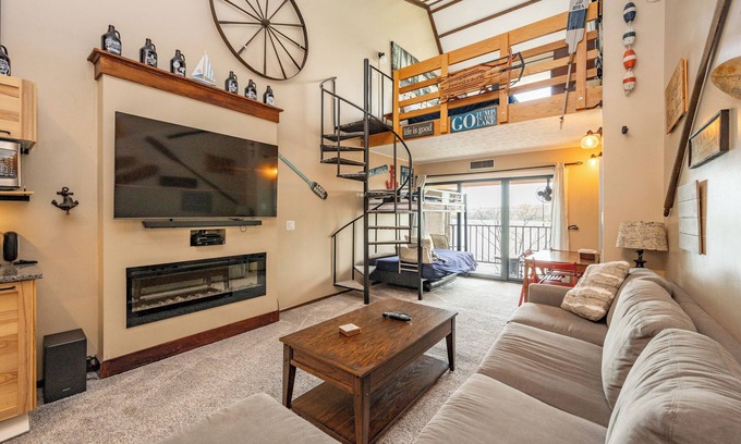 Thayerville Condo | Will O' The Wisp: 714H Studio Loft/One Bath