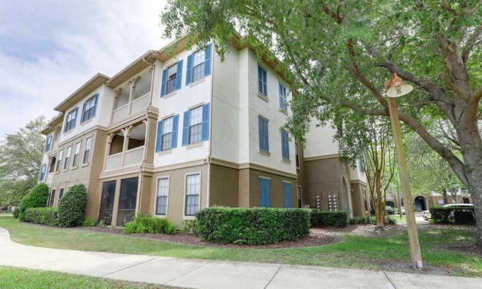 Southside Apartment | Williams Walk resort style living in Jacksonville FL! Near the beach and shops!