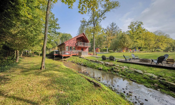 Swengel Cabin | Willow Brook Getaway: Hot Tub, Deck in Mifflinburg