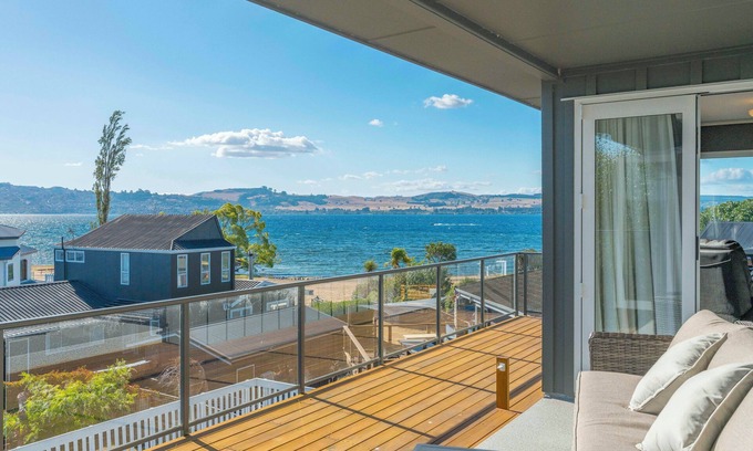 Taupo House | Willow Lake House - Lake Taupo Holiday Home