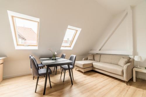 Grunwald Apartment | Wilson Park Serene Studios by BookingHost