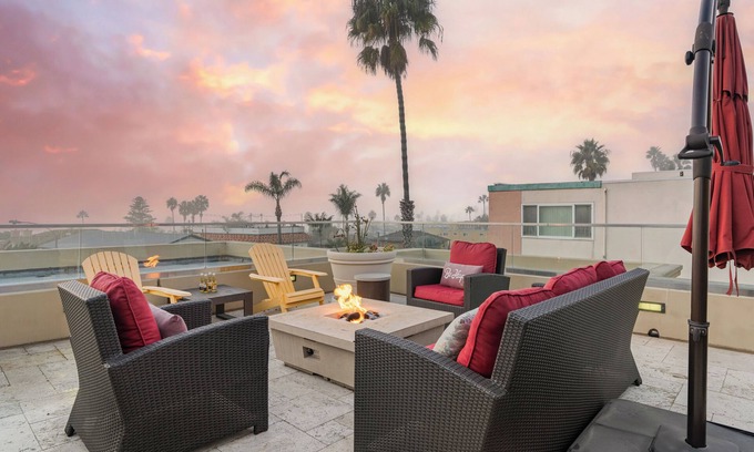 La Jolla House | Windansea by AvantStay | Private Rooftop Patio, 2 blocks to Beach & Town