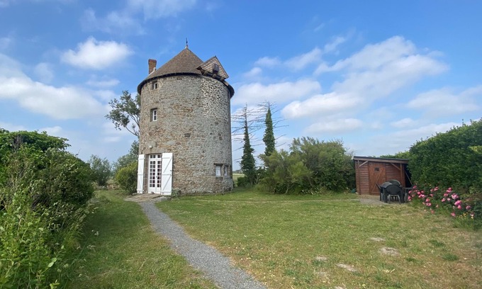 Cherrueix House | Windmill in Cherrueix near Mont Saint Michel