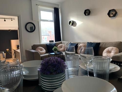 Gateshead Apartment | Windsor 4 - Spacious beautiful 4 bdrm maisonette nr Ncle free wifi free parking