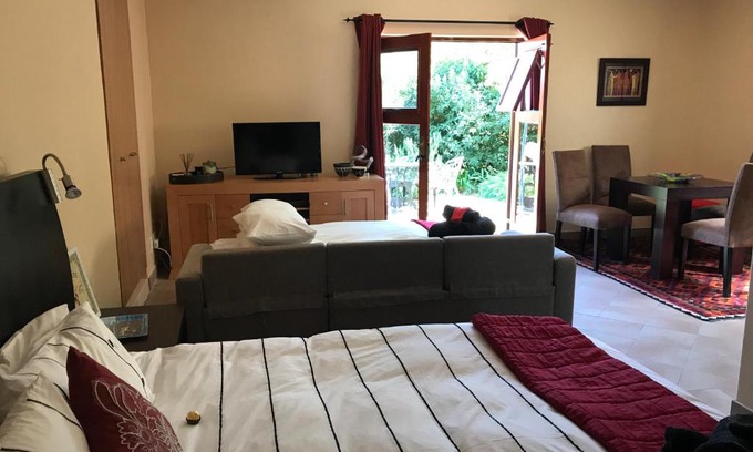 Somerset West Apartment | Wine Cottage by the Sea